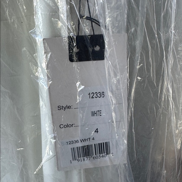 MAC DUGGAL white Sleeveless V Neck Jersey Gown - Picture 5 of 5